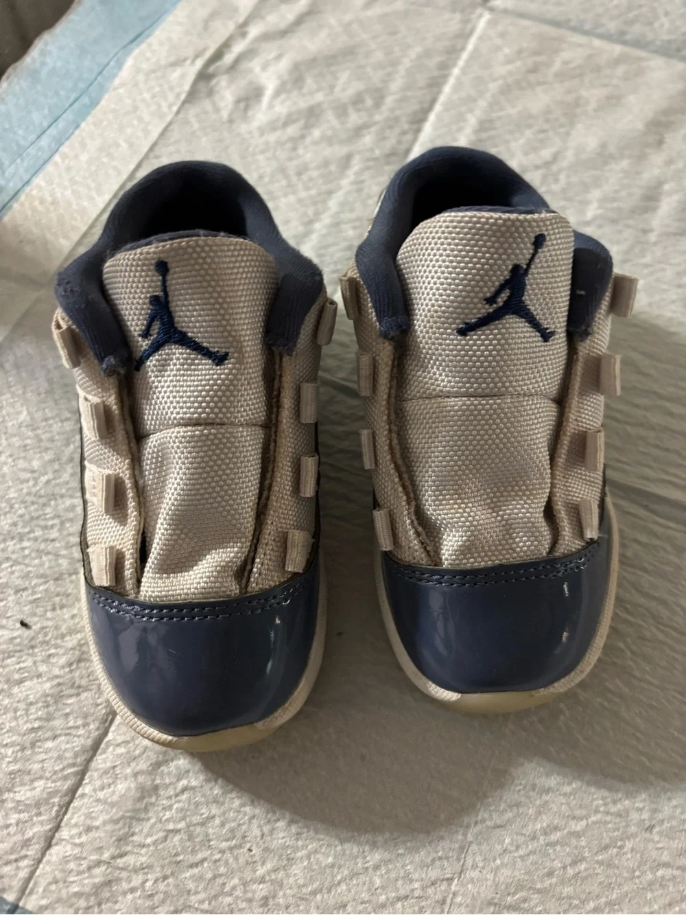 Jordan Baby Sneakers in Navy and white